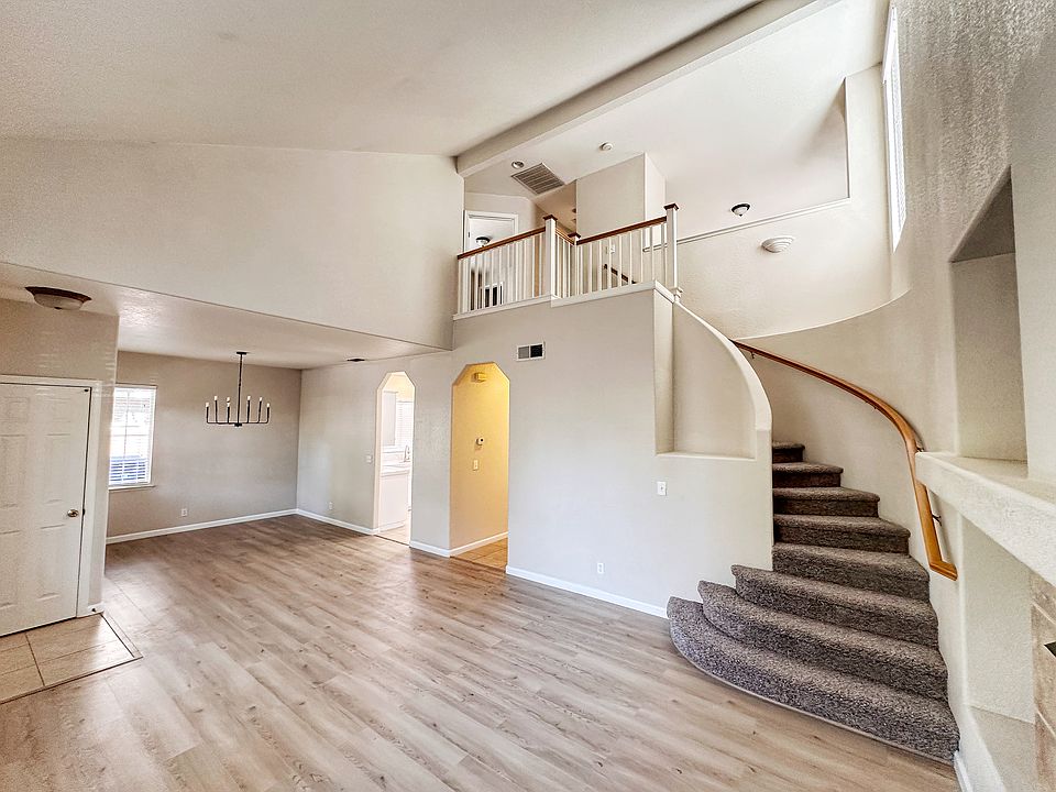 Living area connected to dining