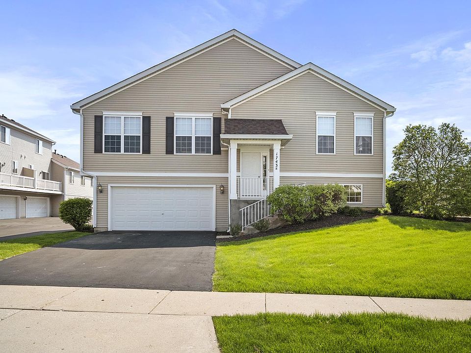 1st image of 1743 Fieldstone Dr N