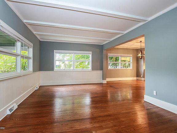 4th image of 609 Lovett Ave SE