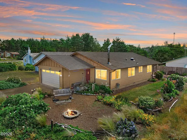 2413 NW Bayshore Loop, Waldport, OR 97394