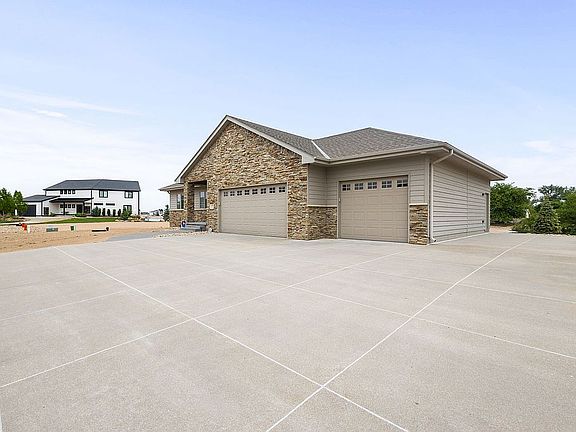 3rd image of 272 Driftwood Ln