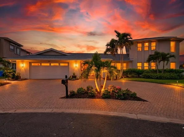 812 SNUG ISLAND, CLEARWATER BEACH, FL 33767