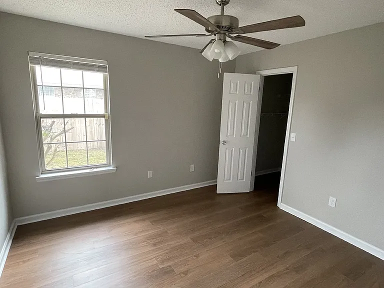 1952 Salisbury Way — Photo 19