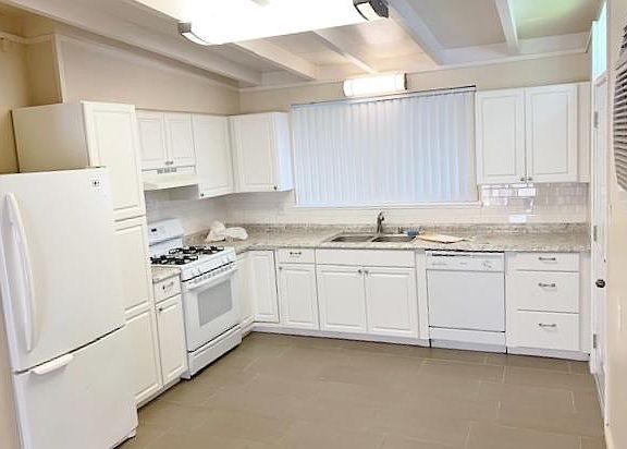 2nd image of 830 Todhunter Ave