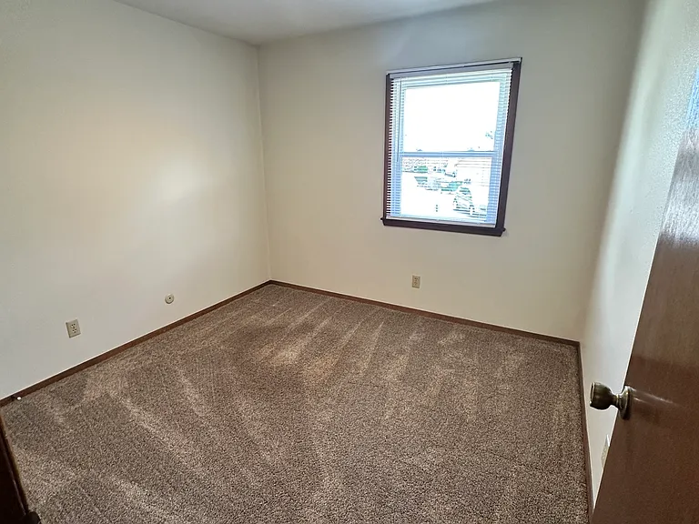 1120 Hancock Dr #12 — Photo 6