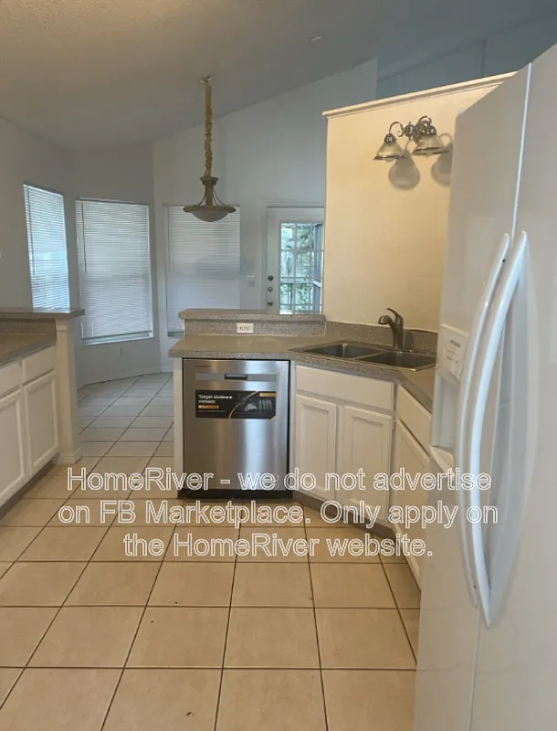 3 bed, 2.5 bath, 2113 sqft, $2,495 — Photo 2