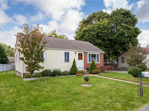 75 Ithica St, Warwick, RI 02889