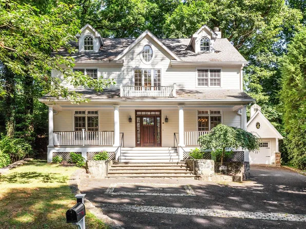 18 Osee Pl, Cos Cob, CT 06807