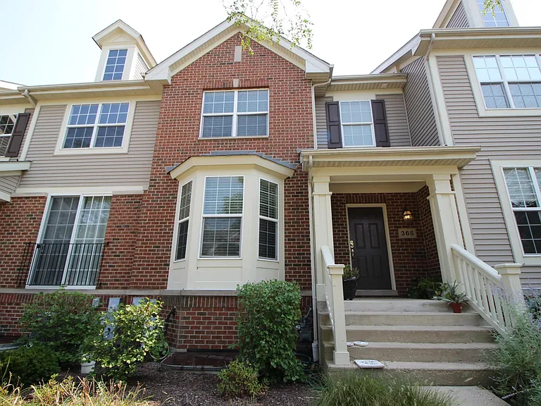 365 Bradbury Ln — Photo 1