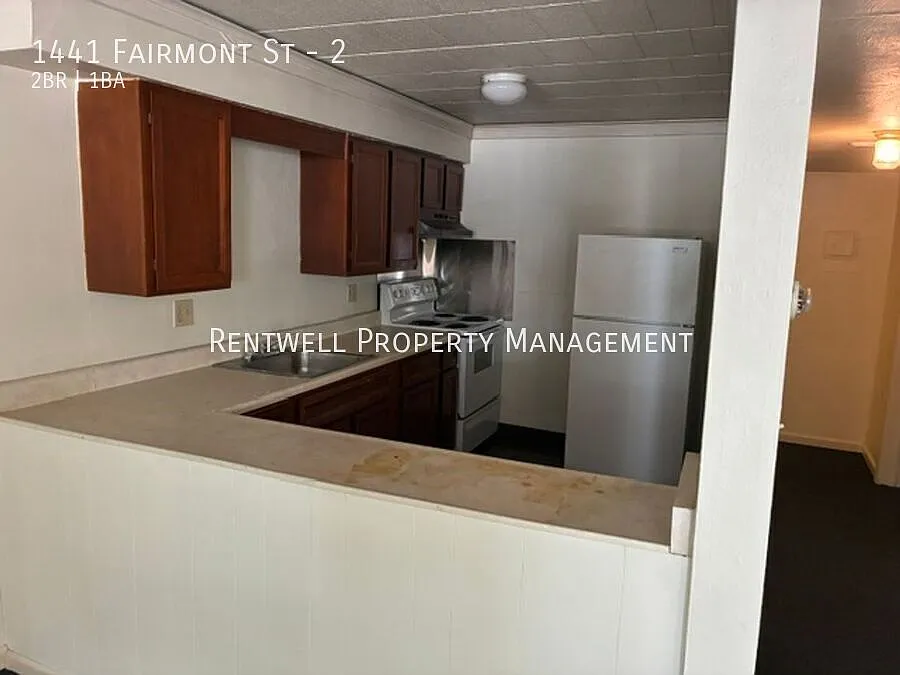 2 Bedroom Apartment in Wilkinsburg — Photo 3