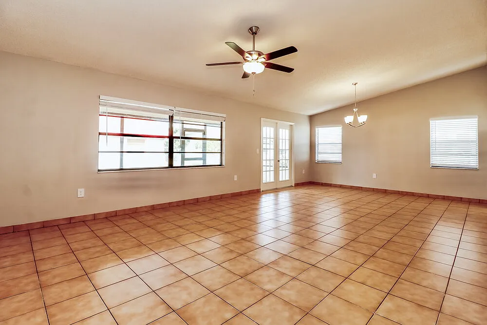 3 bed, 2.0 bath, 1596 sqft, $2,230 — Photo 3