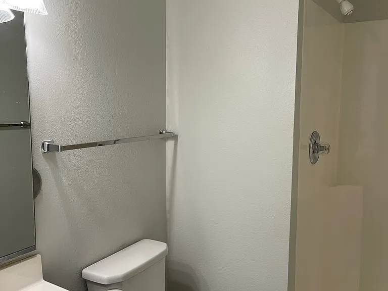 504 S Van Buren St #3 — Photo 8