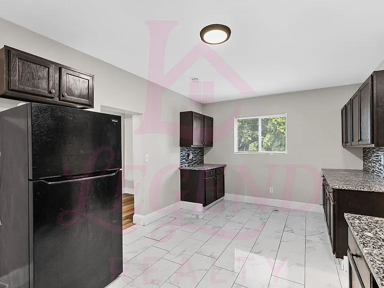 3245 Texas Ave — Photo 4