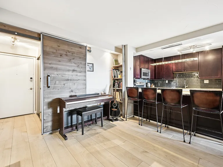 2 Adams St — Photo 12