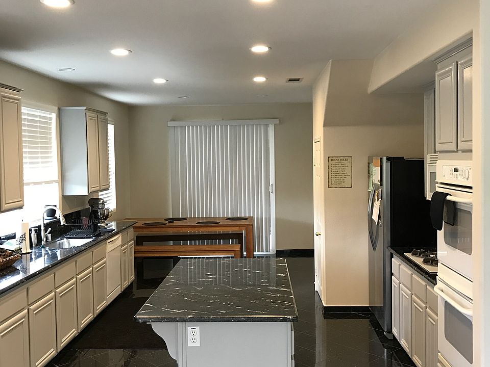 2nd image of 2345 S Cota Ave