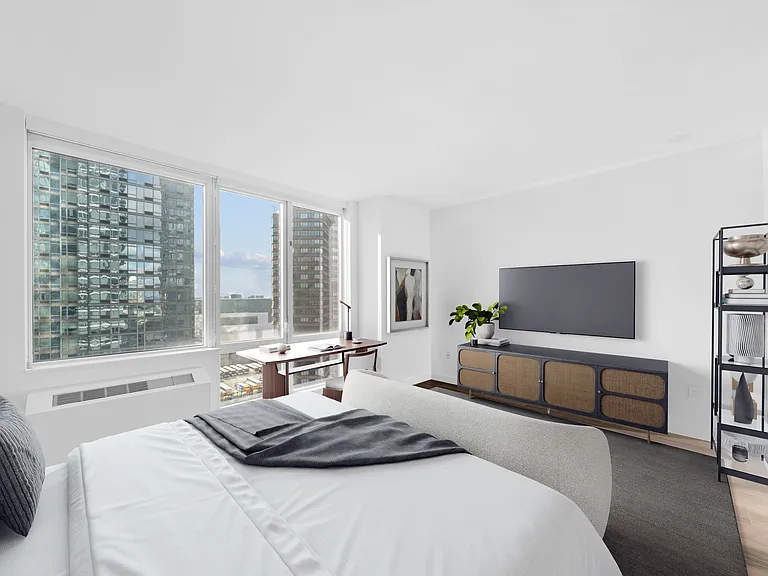 605 W 42nd St #15R — Photo 2