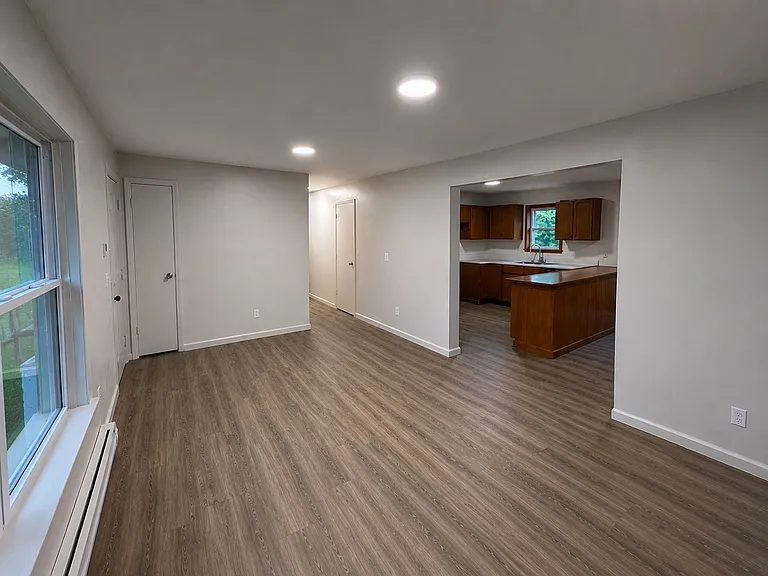 34 Maple Ave N — Photo 7