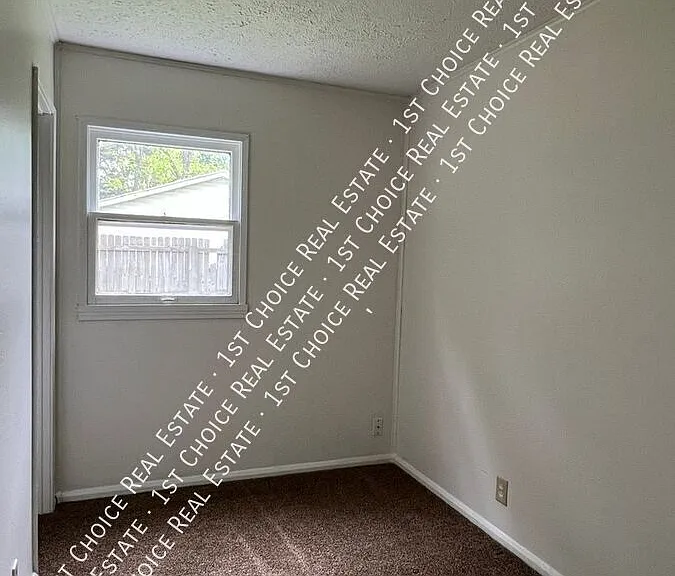 1527 Owen St — Photo 10