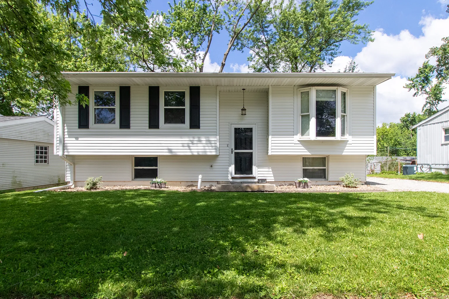 1308 Mount Vernon Dr photo 1