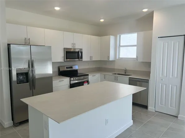 2422 SE 30th St, Homestead, FL