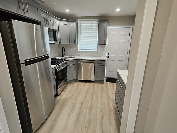 3rd image of 2436 S Darien St
