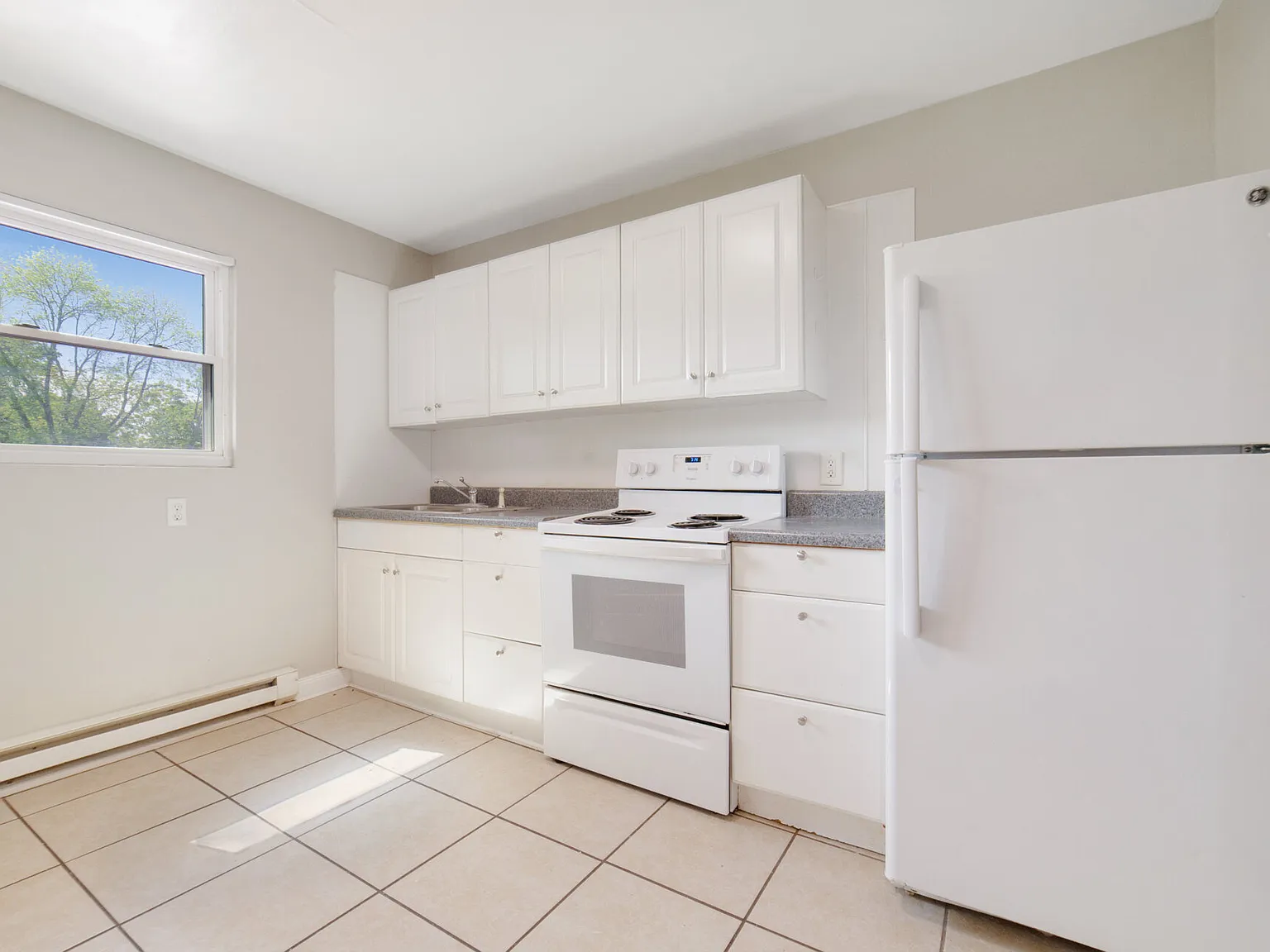 2 bed, 680 sqft, $749 — Photo 2