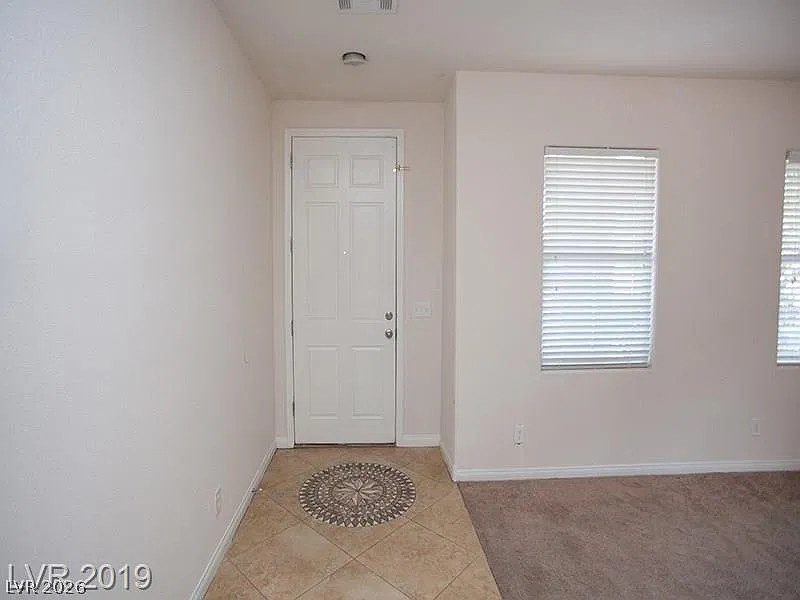 5 bed, 3.0 bath, 2937 sqft, $2,400 — Photo 2