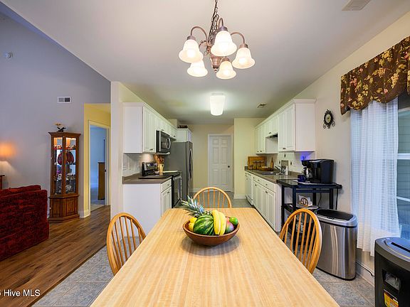 3rd image of 805 Wildwood Pointe Drive