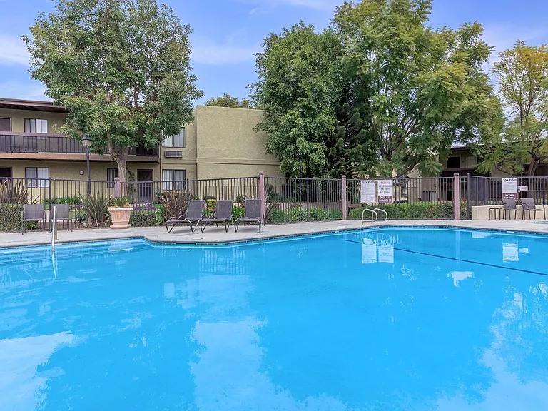Heritage Park Alta Loma 55+ — Photo 3