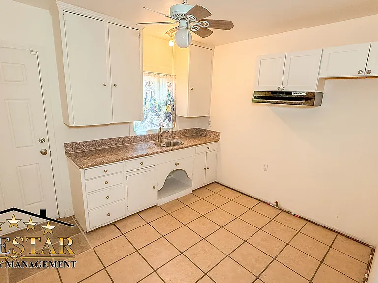 703 Woodrow Ave — Photo 5