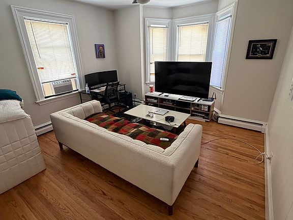 4th image of 110-112 Russell St #110A