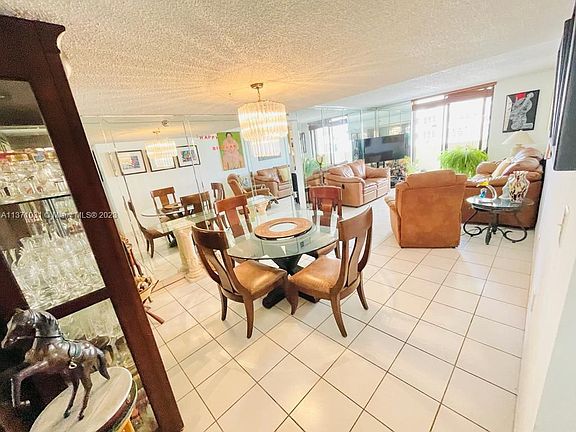 5th image of 1621 Collins Ave APT 501
