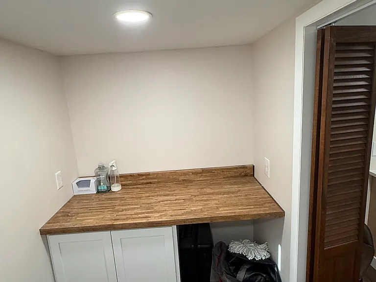 Nice folding area with storage
