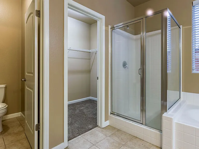 4044 Heritage Ln — Photo 14