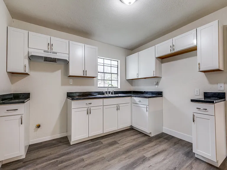 247 E Amber St — Photo 11