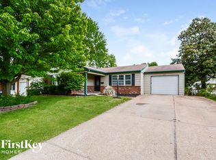 1370 Bluefield Dr, Florissant, MO 63033