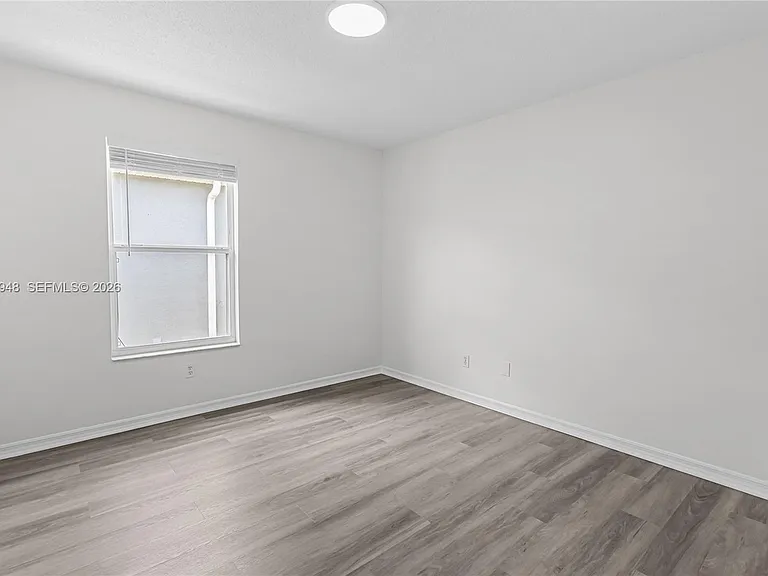 434 Castlemain Cir — Photo 29