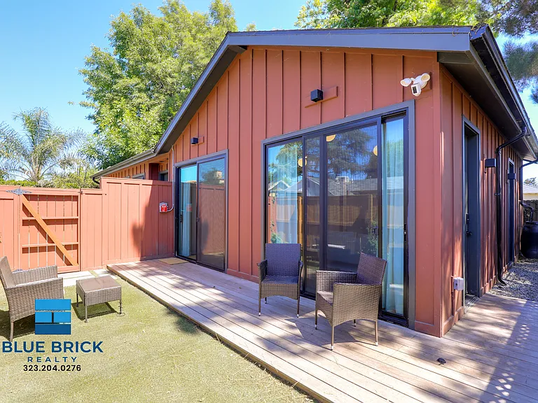 14120 Archwood St — Photo 28