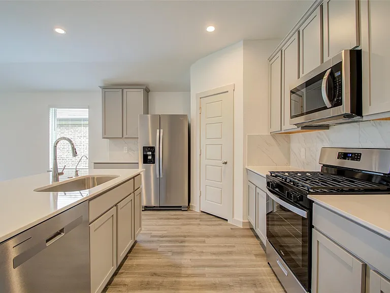 7911 Murciana Dr — Photo 15