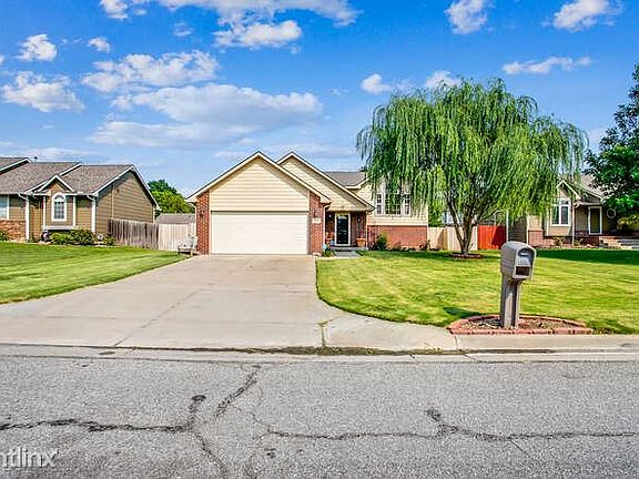 824 Carriage Rd Maize KS 67101-small-002-033-Front Exterior-