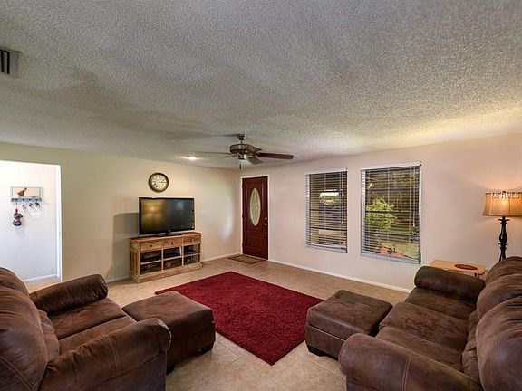 4th image of 808 Coleman Ave