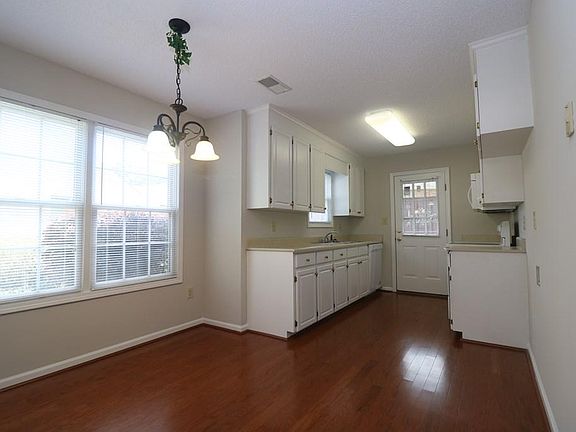 4th image of 111 Thistle Ct
