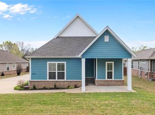 4427 W Mount Comfort Rd, Fayetteville, AR 72704