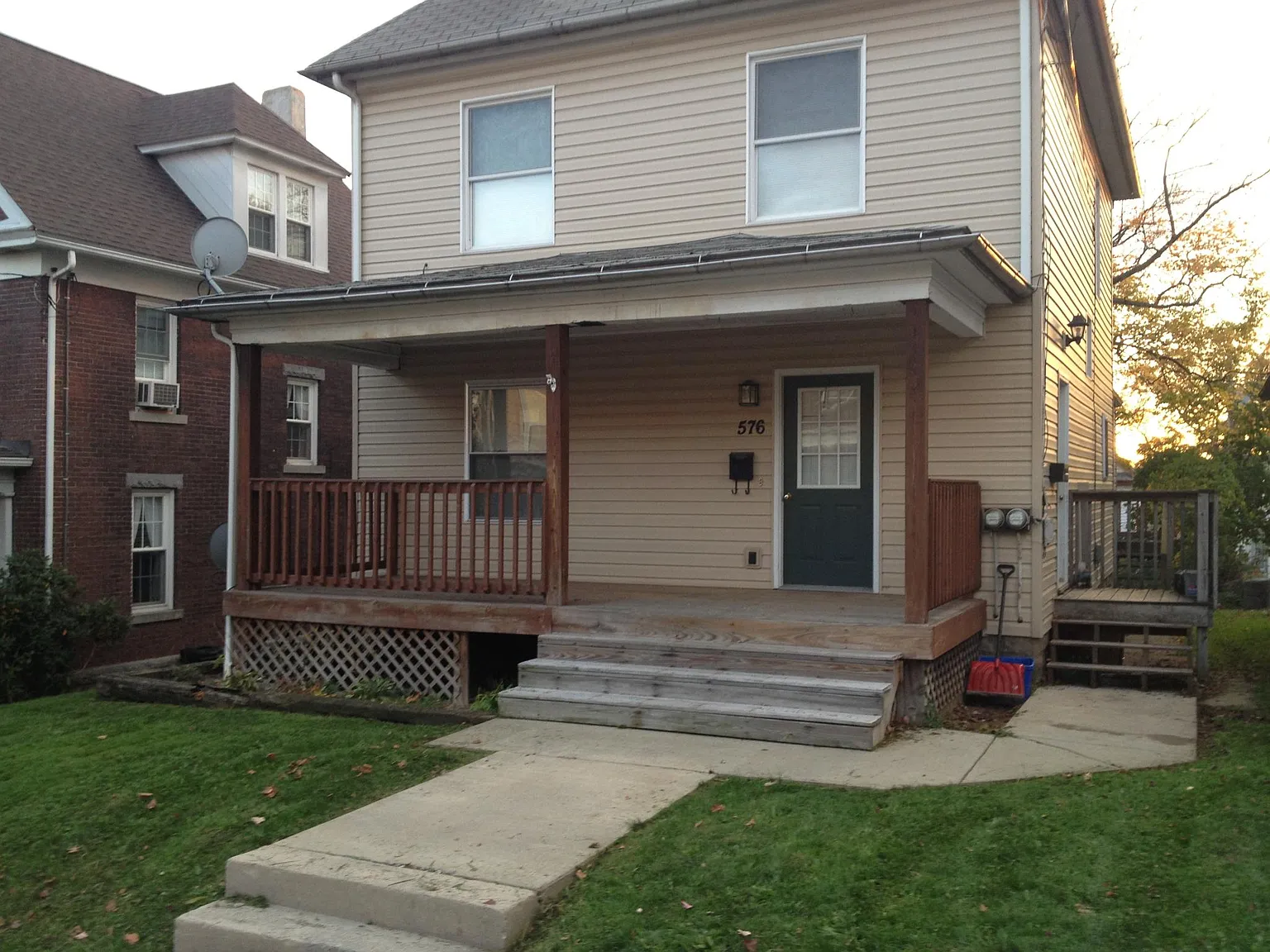 576 2nd St photo 1