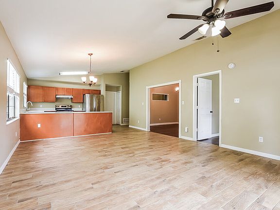 3rd image of 1345 Bridlebrook Dr