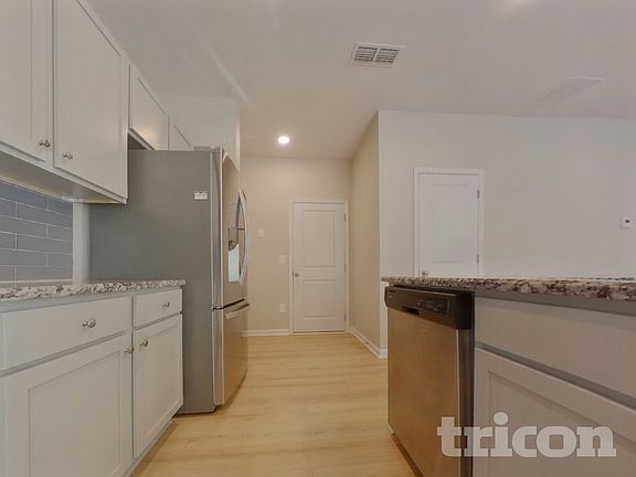 3rd image of 96 Summit Pointe Ln