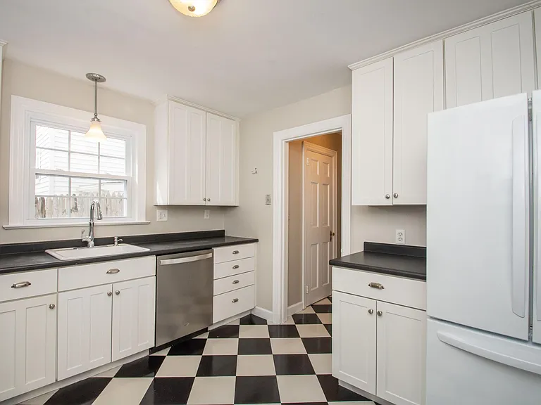 135 Brunswick Ave — Photo 11
