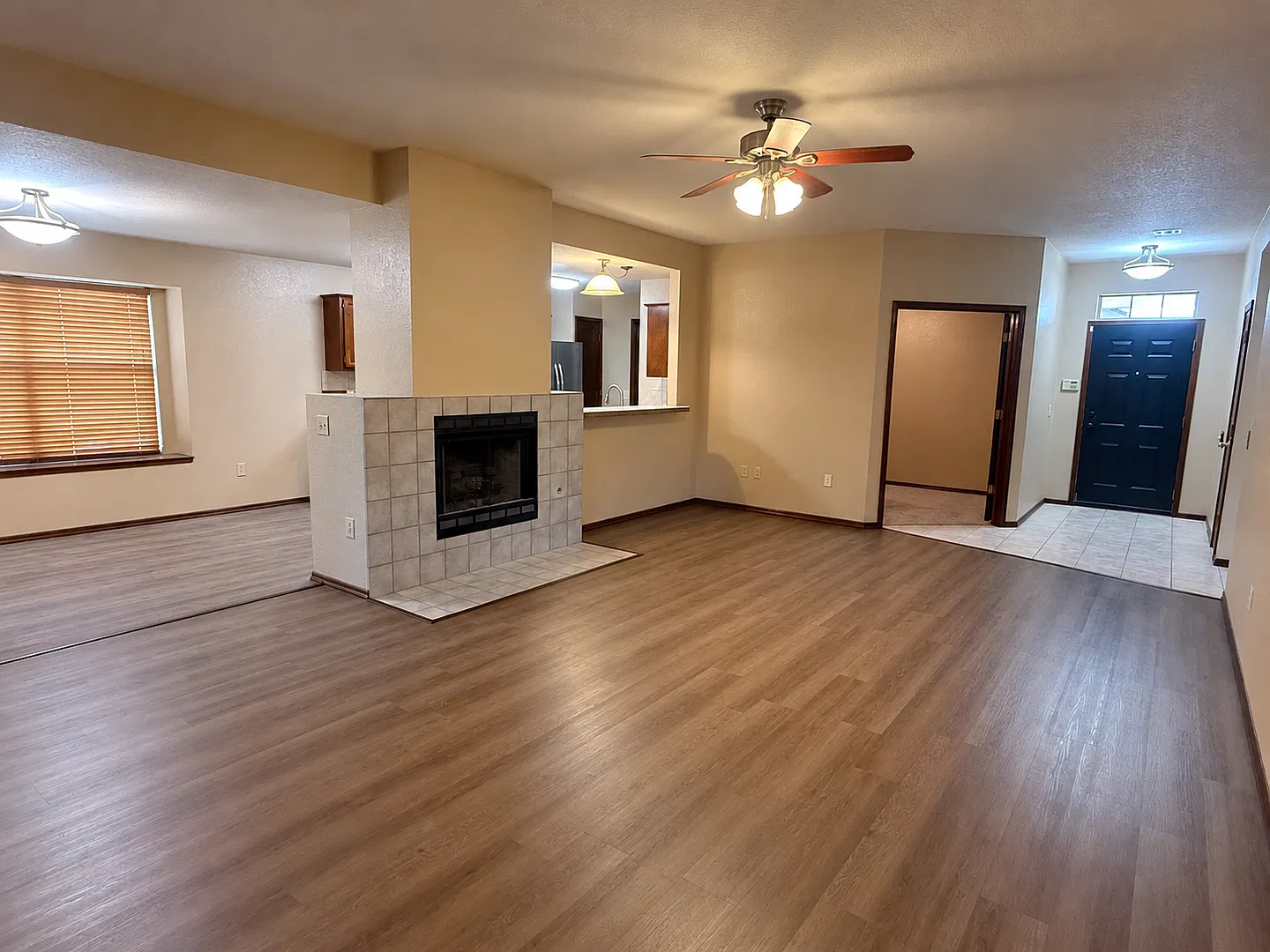 Nice 3 Bed with Office and Sunroom in Edmond — Photo 3