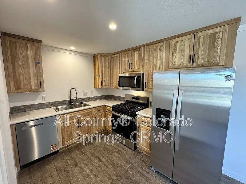 3 bed, 2.0 bath, 1100 sqft, $1,950 — Photo 4