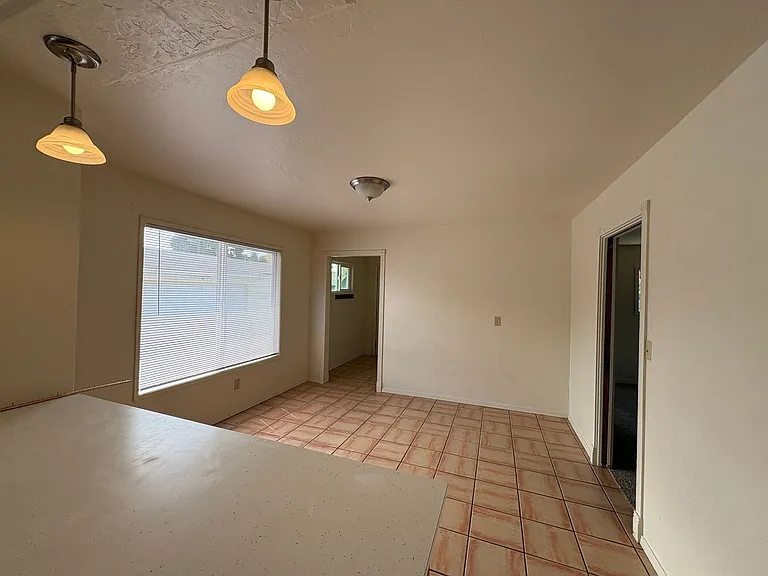 723 W Long St — Photo 9